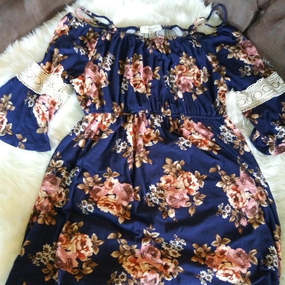 Maternity dress - Picture 1 of 4